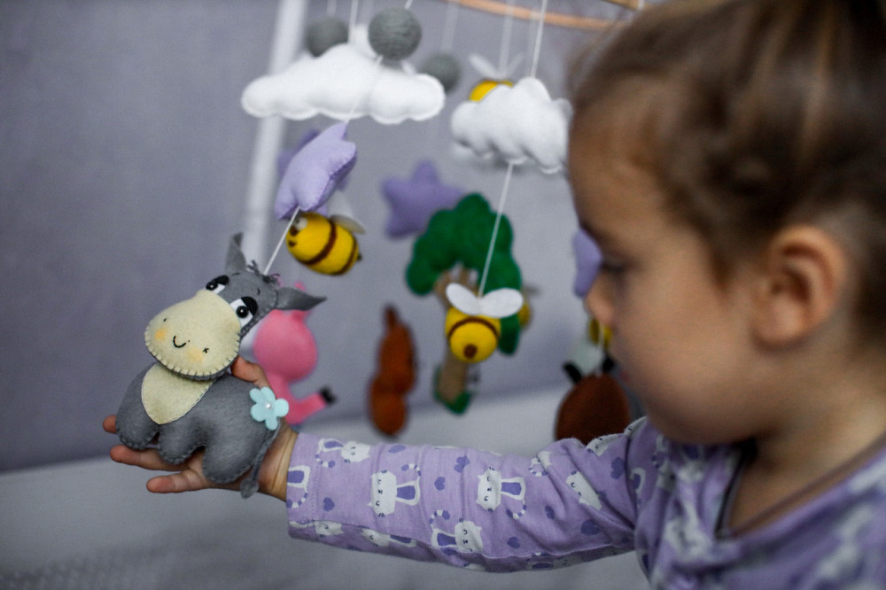 Дитячий музичний мобіль на ліжечко для немовлят WooolyWool «Вінні» з 35 мелодіями Київ - фото 3