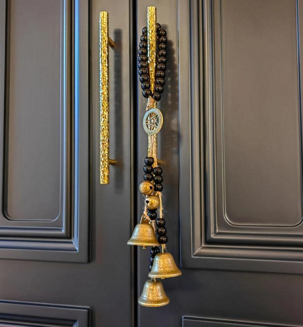 Подвеска с ведьмиными колокольчиками и бусинами. Ведьминский декор на двери. Латунный колокольчик дл Киев - изображение 3