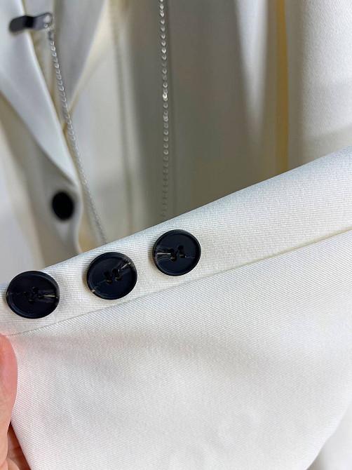 Пиджак женский Qidian 91110 оверсайз широкий крой на пуговицах с аксессуаром цепочкой one size белый, белый, one size Киев - изображение 15