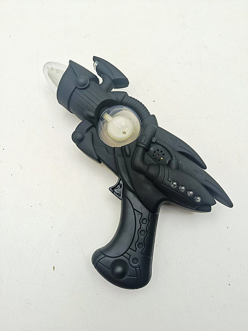 Футуристичний космічний бластер зі світловими та звуковими ефектами (товар вживаний) Луцк - изображение 3