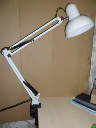 Лампа настольная со струбциной Е27 максимальная мощность 60 Вт. Белая. Киев