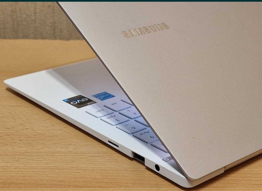 Ноутбук: Samsung Galaxy Book 2 Pro AMOLED Intel Core i7 -1260P Киев - изображение 5