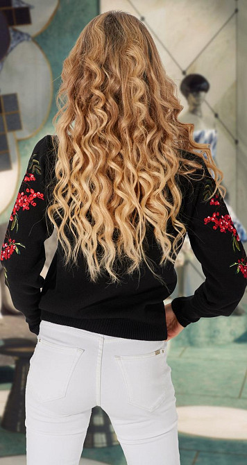 Свитер с красивой вышивкой (42-44) Киев - изображение 3