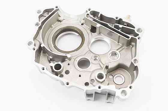 Картер двигуна правий (вал 28мм) Київ