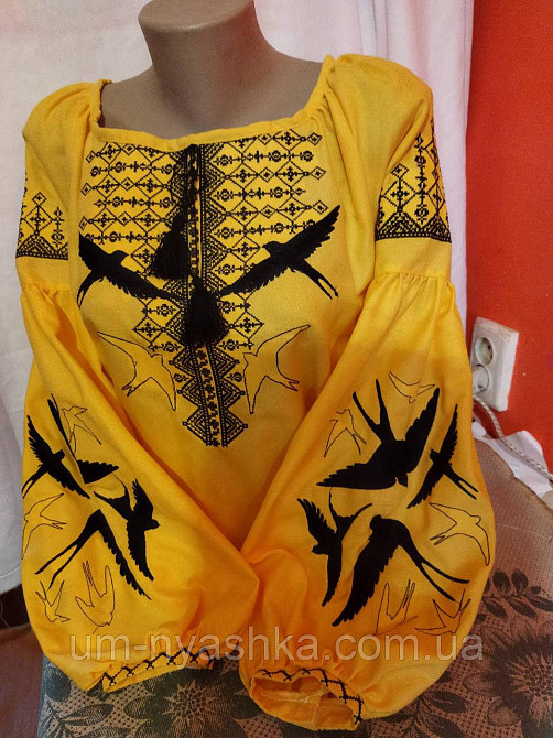 Жіноча вишиванка з жовто-блакитною вишивкою Ластівки Кривий Ріг - фото 1