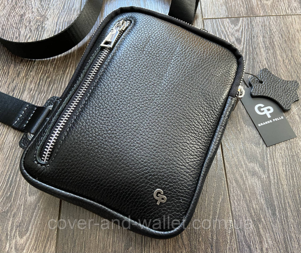 Стильная кожаная сумка-слинг маленького размера черного цвета Grande Pelle 739710 Киев - изображение 2