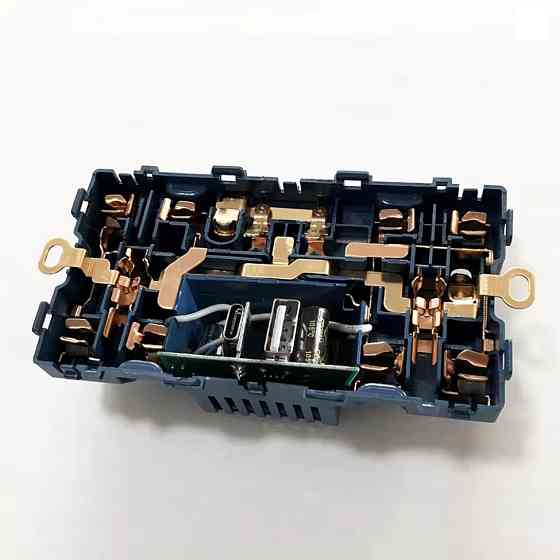Універсальна розетка Delviz для всіх типів вилок (13А, 250 V) + 2 USB (5V 1,5-2,1A) DZ-EC4-11 (Чорна) Миколаїв