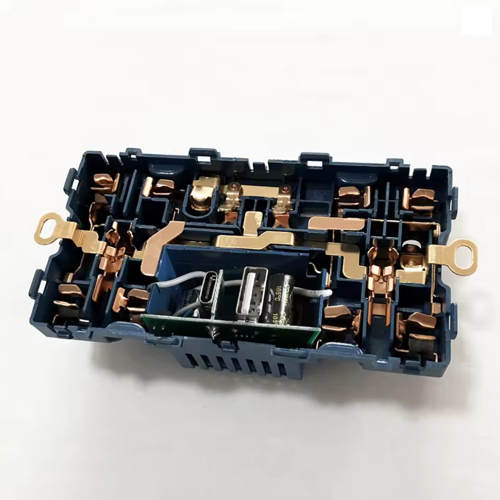 Універсальна розетка Delviz для всіх типів вилок (13А, 250 V) + 2 USB (5V 1,5-2,1A) DZ-EC4-11 (Чорна) Миколаїв - фото 4