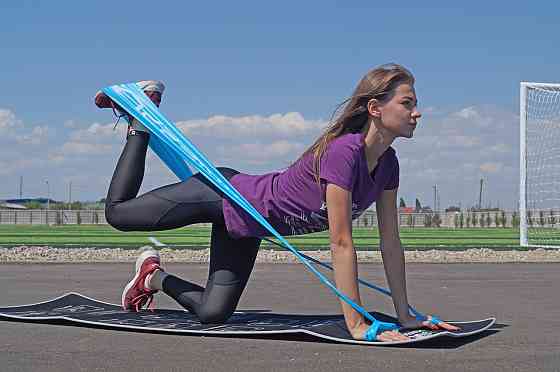 Стрічка-еспандер для фітнесу та реабілітації PowerPlay 4112 0.4мм MediBand Light Синя (6.8 кг) Київ