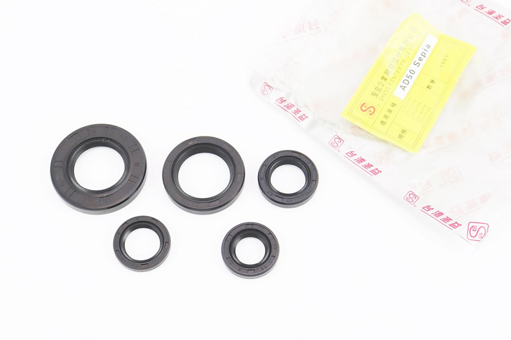 Сальники к-кт 5шт (15x25x5; 17x25x4; 17x27x5; 24x43x6; 25x37x6) двигуна, Suzuki Sepia Київ - фото 1