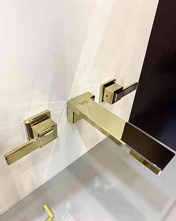 Смеситель для умывальника настенный IMPRESE DEIRA золото ZMK112009030 Киев