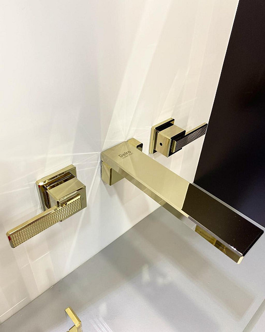 Смеситель для умывальника настенный IMPRESE DEIRA золото ZMK112009030 Киев - изображение 2