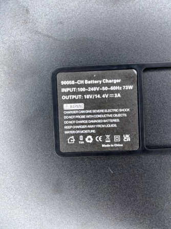 Швидкозарядний пристрій Makita DC18RC для Li-ion акумуляторів 14.4-18В Макіта Київ