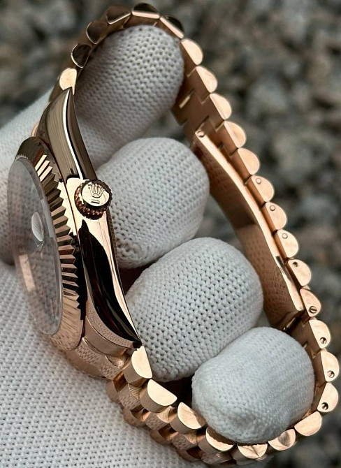 Швейцарський годинник Rolex Day-Date 40 Everose Gold Київ - фото 4