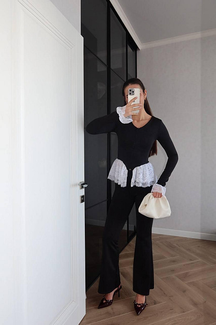 Женский элегантный костюм двойка: кофта с кружевом и брюки-клеш дайвинг+французское кружево Белый, 46/48 Одесса - изображение 9