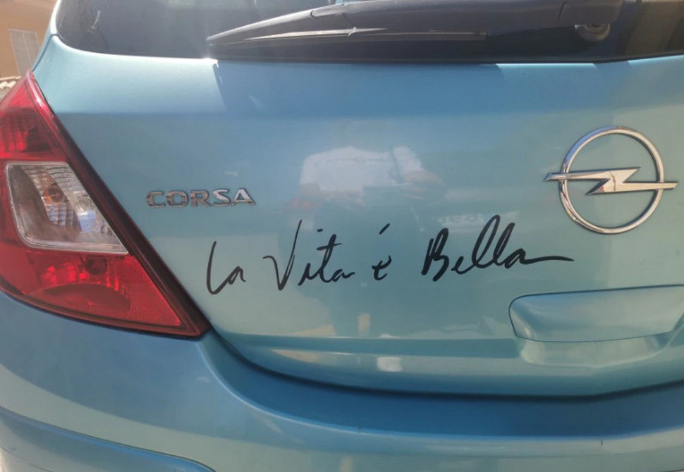 Стикер на авто La Vita E Bella Життя прекрасне Бе Київ - фото 4