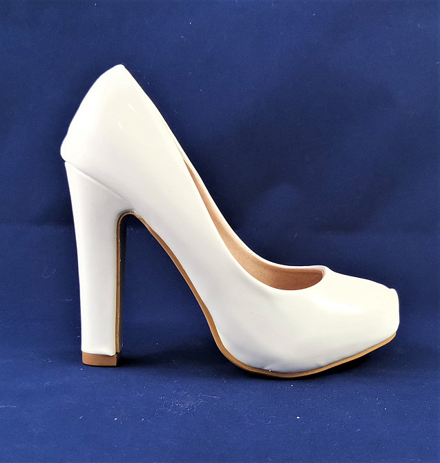 Жіночі Білі Туфлі на Каблуку Лакові Модельні (розміри: 37,38) — 702 Дніпро - фото 5