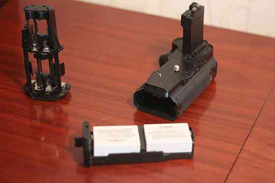 Батарейный блок Canon BG-E8 Киев