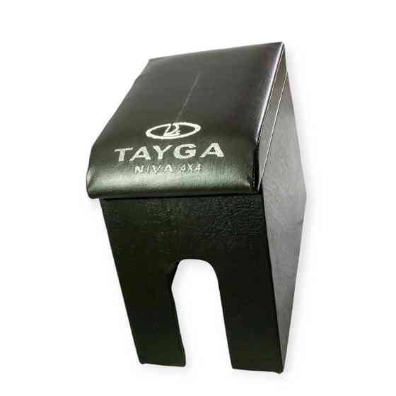 Подлокотник ваз 2121 нива, тайга черный с вышивкой (кожзам) Мукачево