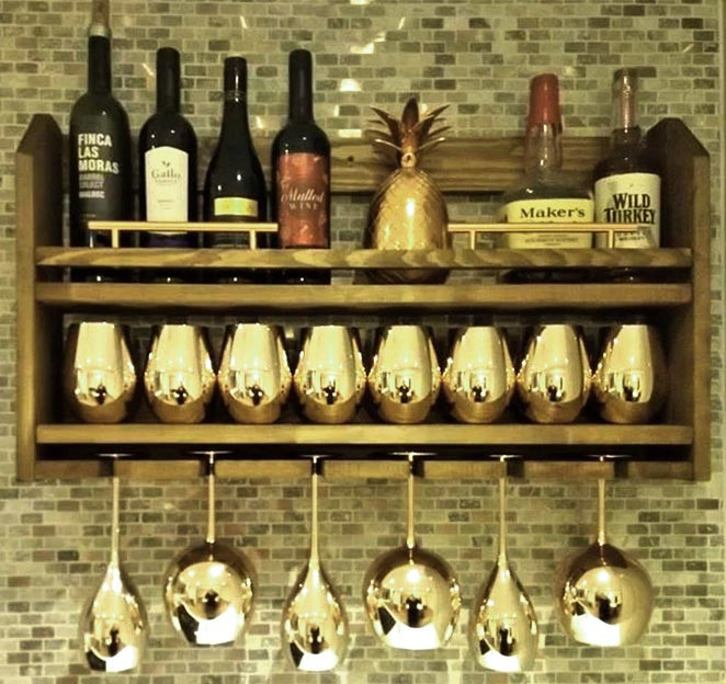 Настенная винная полка 
