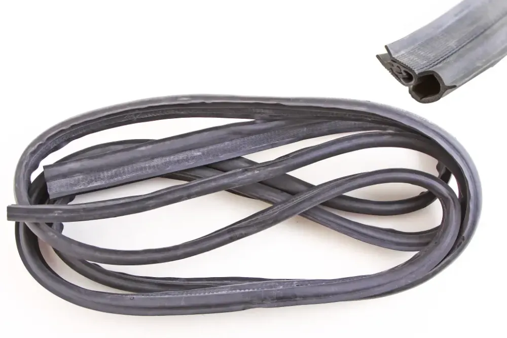 Уплотнитель багажника 2105 БРТ (2102, 2121, 407см) Винница - изображение 1