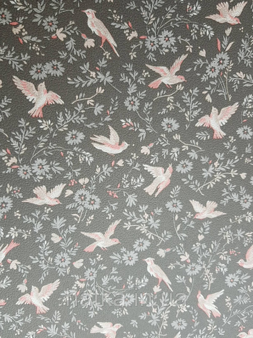 Шпалери вінілові на флізелін Petite Fleur 4 Rasch Texti 288901 на сірому тлі рожеві птахи квіти Київ - фото 1