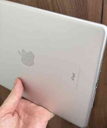 Планшет Apple iPad 5 (2017) 128Gb. Wi-Fi a1822. Киев