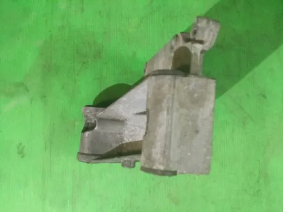 Кронштейн генератора 1715080 BMW BMW Вінниця