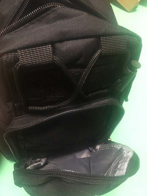 Мужская сумка тактическая через плечо черная, нагрудная сумка, размер 35*21см, 3 кармана, с USB шнуром Киев - изображение 7