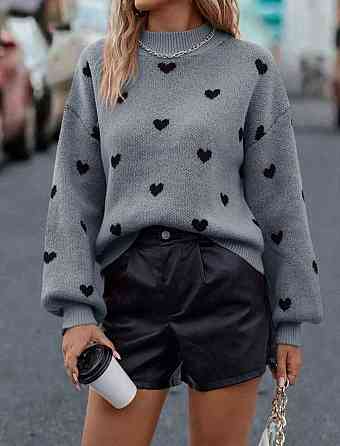 Жіночий стильний повсякденний светр із серцями Акрил/вовна сіро-чорний Одеса