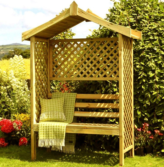 Пергола со скамейкой 