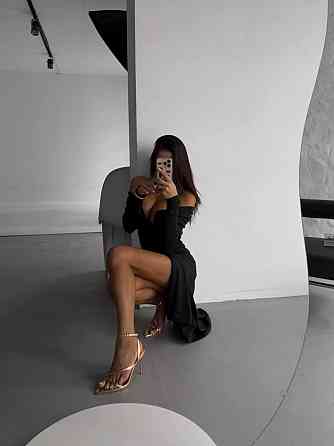 Жіноче романтичне вечірнє мідіплаття з розрізом 46/48 Одеса