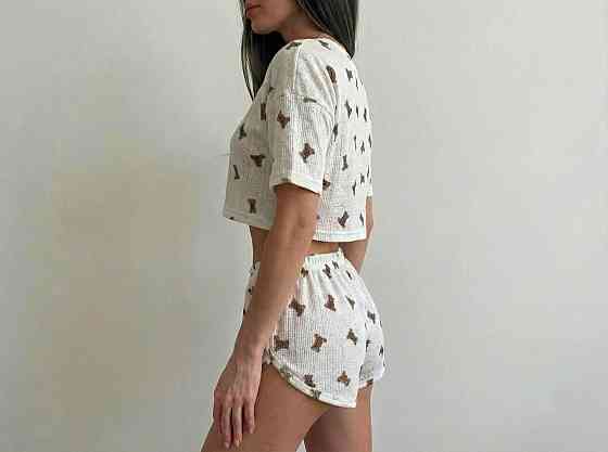 Жіноча ніжна піжама-двійка: топ і шорти з принтом трикотаж перфорація Білий, 44 Одеса