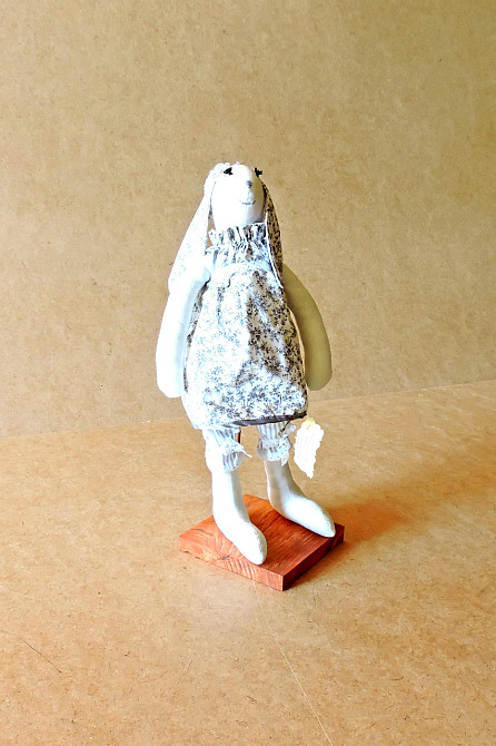 Подставка для кукол 