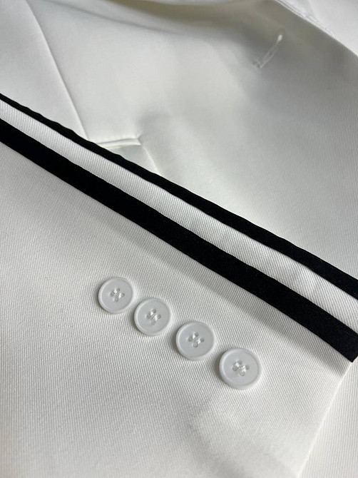 Піджак жіночий Qidian 92208 з лампасами на рукавах оверсайз широкий спортивний стиль one size, білий Одеса - фото 4