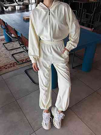 Женский повседневный велюровый костюм двойка: кофта и штаны плотный турецкий велюр Молочный, 48/52 Одесса