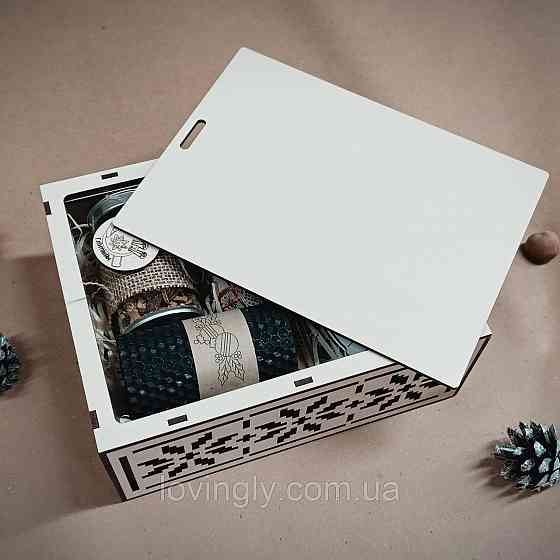 Рождественский подарочный набор ручной работы в коробке с орнаментом. Ирпень