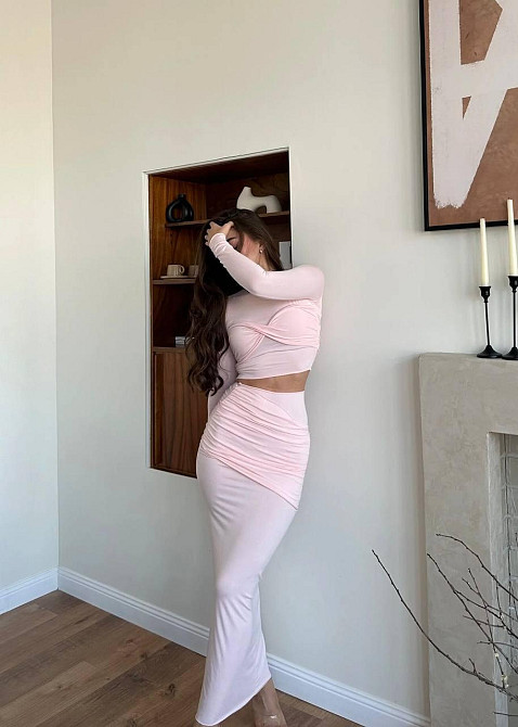 Жіночий облягаючий костюм: топ і спідниця зі складками мікродайвінг Рожевий, 42/44 Одеса - фото 1