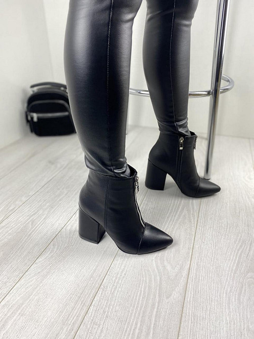 Стильні жіночі шкіряні демісезонні черевики на підборах 9 см. чорні (2725) р. 39, 40 / Черевики Коломыя - изображение 8