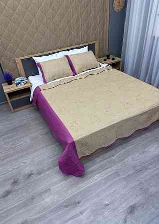 Покривало стьобане з наволочками Expo Trade листя 220x220 (+-10 см) бежевий з пурпуровим (85-147) Київ