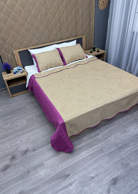 Покривало стьобане з наволочками Expo Trade листя 220x220 (+-10 см) бежевий з пурпуровим (85-147) Київ - фото 4