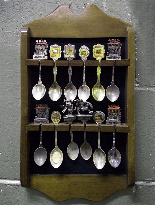 Полиця для колекції ложок "Флоренс" мускат-венге Миколаїв - фото 1