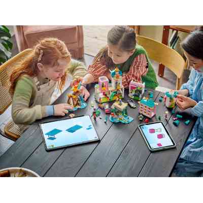 Конструктор LEGO Disney Замок принцессы и королевские любимцы (43267) Винница