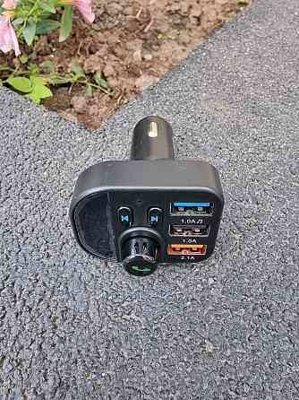 Автомобільна зарядка в прикурювач USB*3 з FM трансмітером Луцьк
