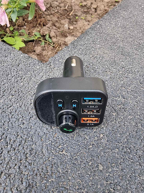 Автомобільна зарядка в прикурювач USB*3 з FM трансмітером Луцк - изображение 1