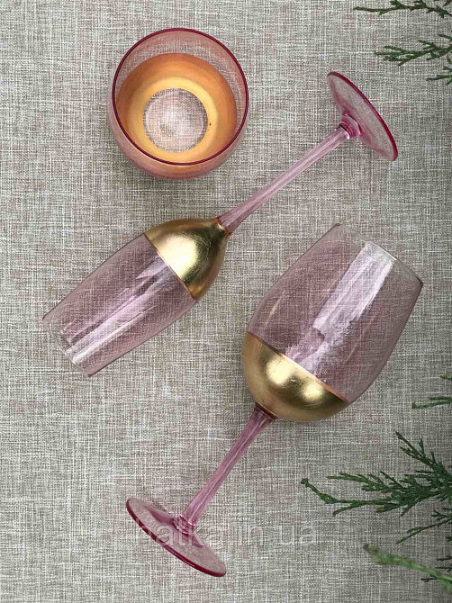 Келих для вина "Pink" 625 мл рожеве скло із золотим обідком Київ - фото 3