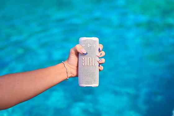 Портативна акустика JBL Grip White (JBLGRIPWHT) (7163530) Київ