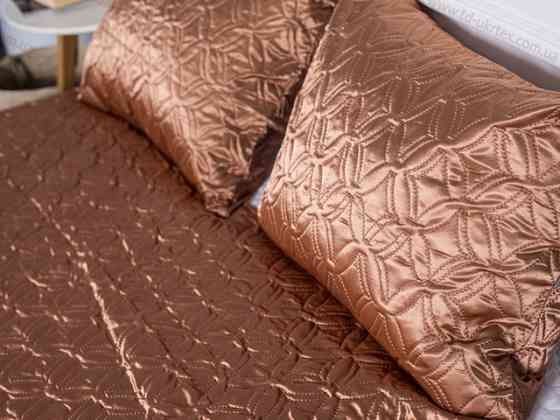 Укртекс Комплект Укртекс 180х220 см атласний покривало із наволочками Бронзовий Коломия