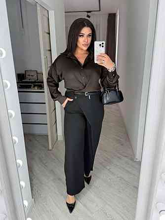 Женские прямые брюки с эффектным асимметричным запахом спереди из костюмной ткани Черный, 50/52 Одесса