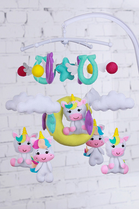 Дитячий мобіль на ліжечко для немовлят WooolyWool «Місячні єдиноріжки» Київ - фото 1